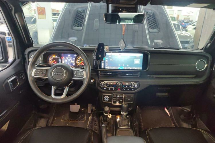 Used Jeep Wrangler 2024 2.0T Sahara Four-Door Edition Center Console
