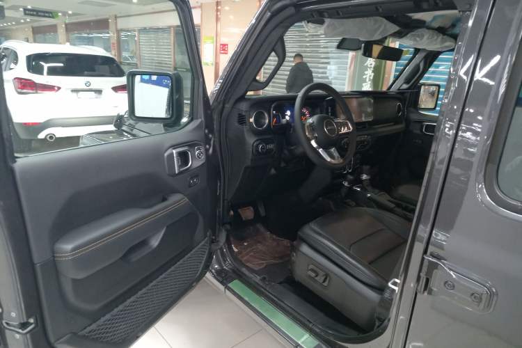 Used Jeep Wrangler 2024 2.0T Sahara Four-Door Edition Driver Seat