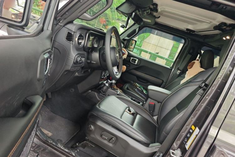 Used Jeep Wrangler 2024 2.0T Sahara Four-Door Edition Driver Seat