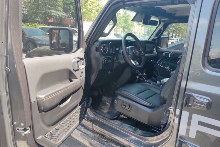 Used Jeep Wrangler 2024 2.0T Sahara Four-Door Edition Driver Seat