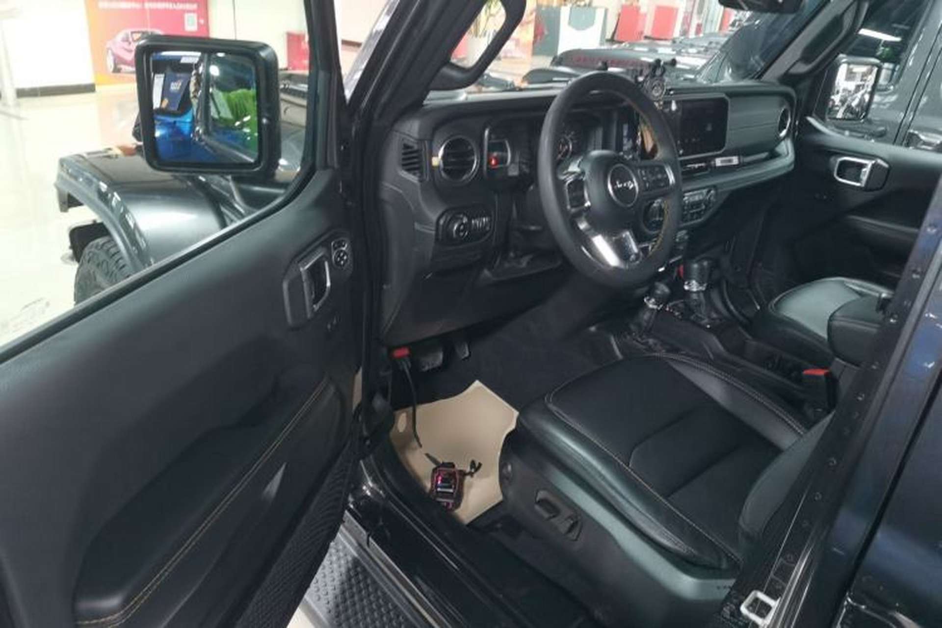 Used Jeep Wrangler 2024 2.0T Sahara Four-Door Edition Driver Seat