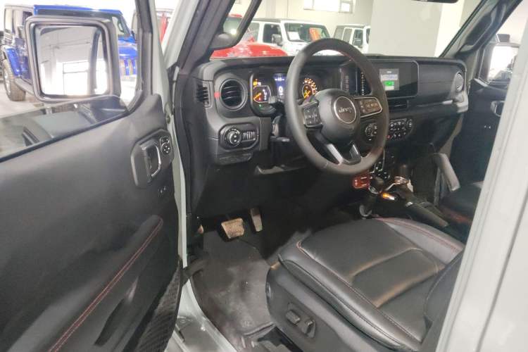 Used Jeep Wrangler 2024 2.0T Robin Hood Four-Door Edition Driver Seat