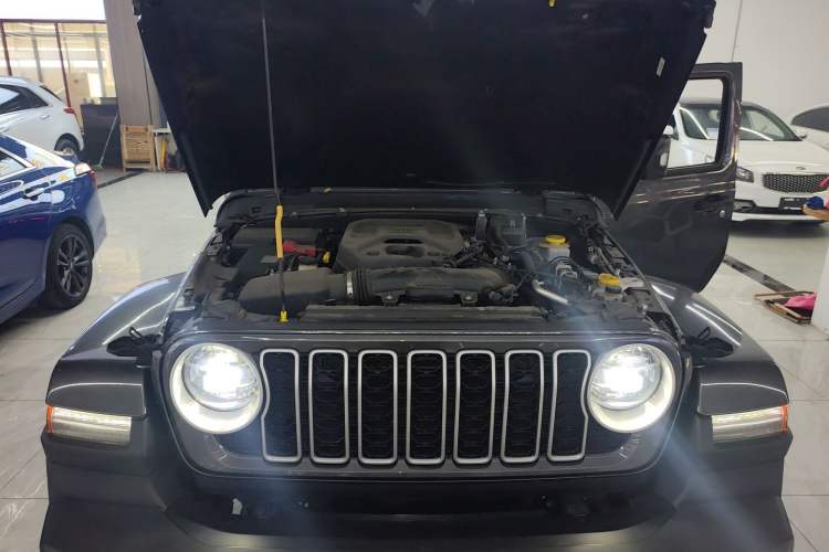 Used Jeep Wrangler 2024 2.0T Sahara Four-Door Edition Engine Bay