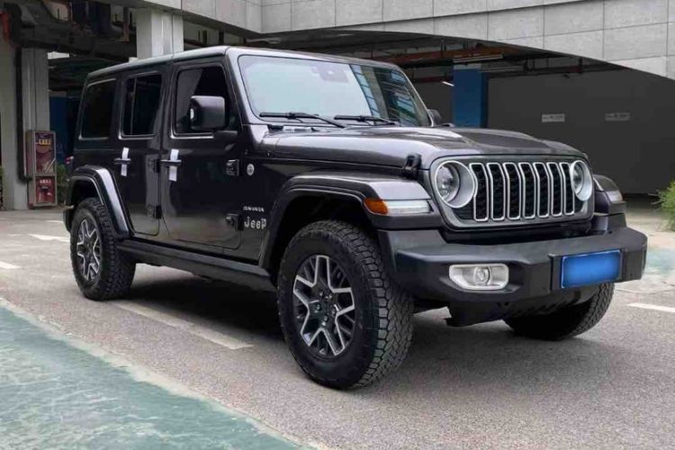 Used Jeep Wrangler 2024 2.0T Sahara Four-Door Edition Exterior 2