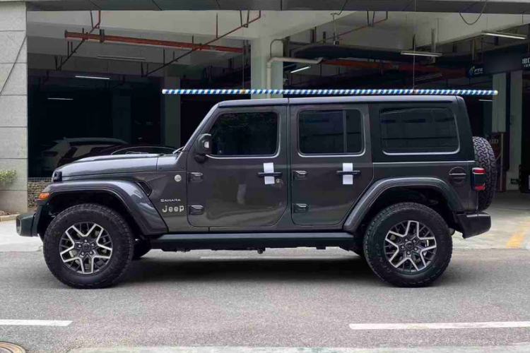 Used Jeep Wrangler 2024 2.0T Sahara Four-Door Edition Exterior 4