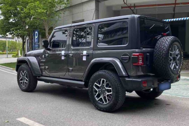 Used Jeep Wrangler 2024 2.0T Sahara Four-Door Edition Exterior 5