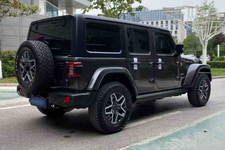 Used Jeep Wrangler 2024 2.0T Sahara Four-Door Edition Exterior 7