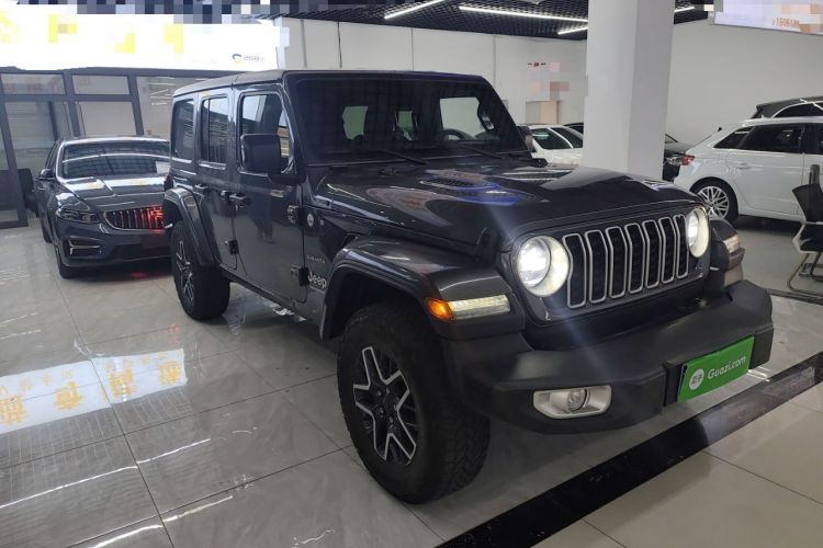 Used Jeep Wrangler 2024 2.0T Sahara Four-Door Edition Front Right 45 Deg