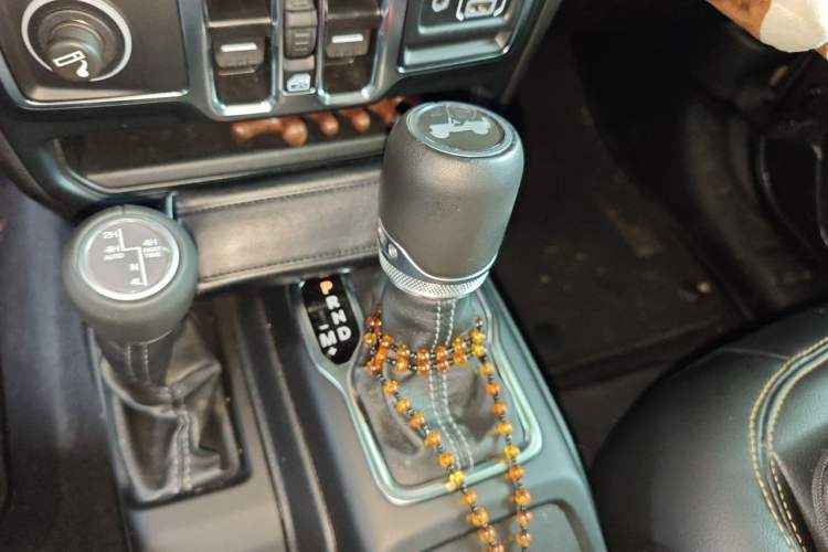 Used Jeep Wrangler 2024 2.0T Sahara Four-Door Edition Gear Lever