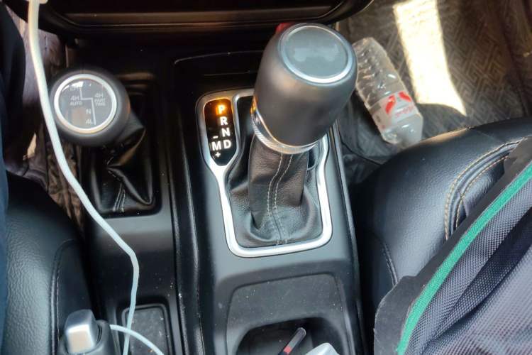 Used Jeep Wrangler 2024 2.0T Sahara Four-Door Edition Gear Lever