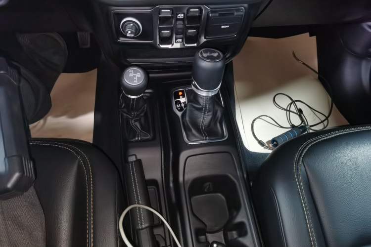 Used Jeep Wrangler 2024 2.0T Sahara Four-Door Edition Gear Lever