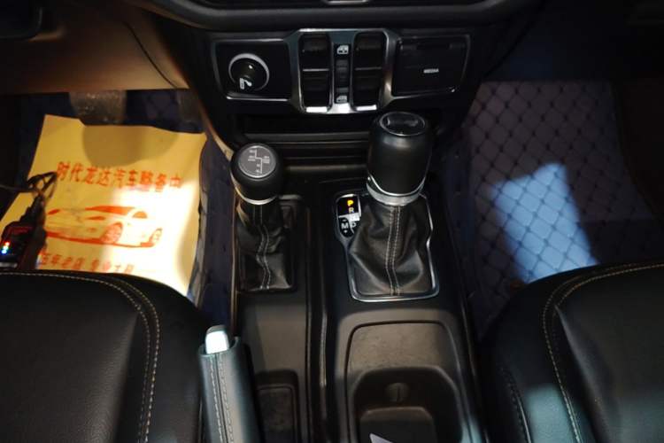 Used Jeep Wrangler 2024 2.0T Sahara Four-Door Edition Gear Lever
