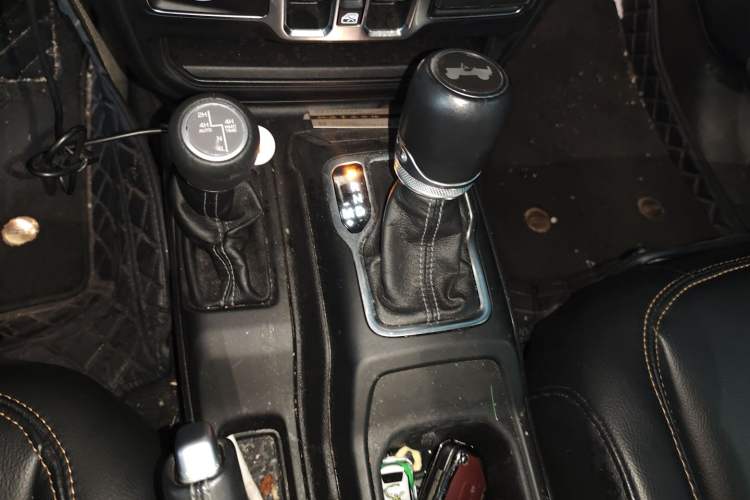 Used Jeep Wrangler 2024 2.0T Sahara Four-Door Edition Gear Lever