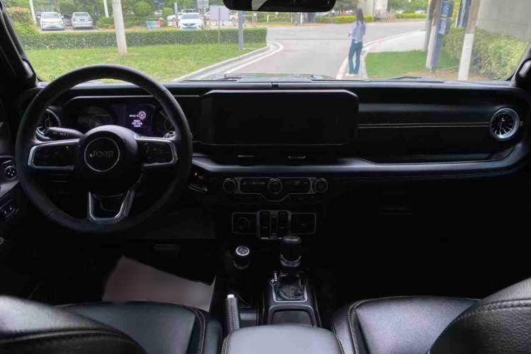 Used Jeep Wrangler 2024 2.0T Sahara Four-Door Edition Interior 1