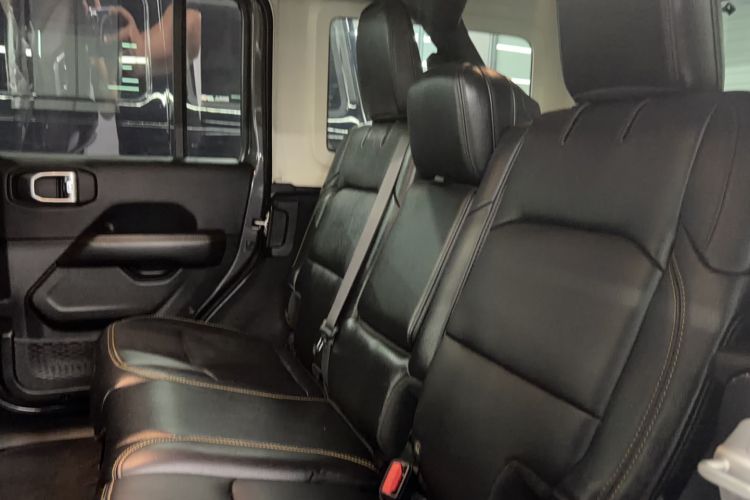 Used Jeep Wrangler 2024 2.0T Sahara Four-Door Edition Interior 2