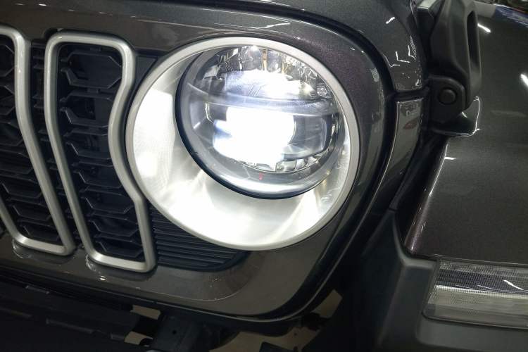 Used Jeep Wrangler 2024 2.0T Sahara Four-Door Edition Left Front Headlight