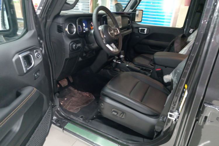 Used Jeep Wrangler 2024 2.0T Sahara Four-Door Edition Left Front Seat