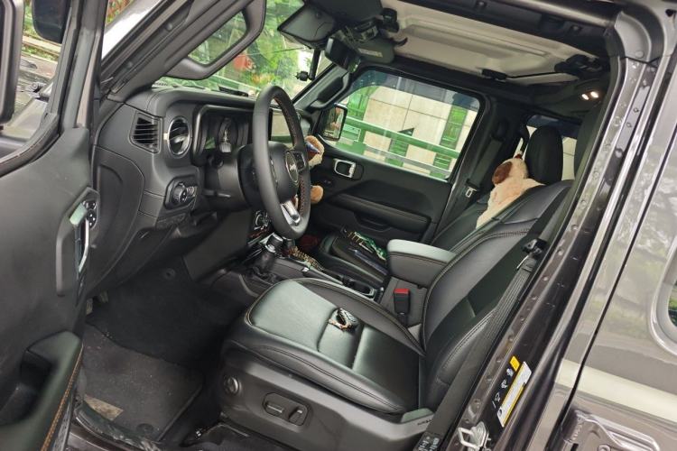 Used Jeep Wrangler 2024 2.0T Sahara Four-Door Edition Left Front Seat