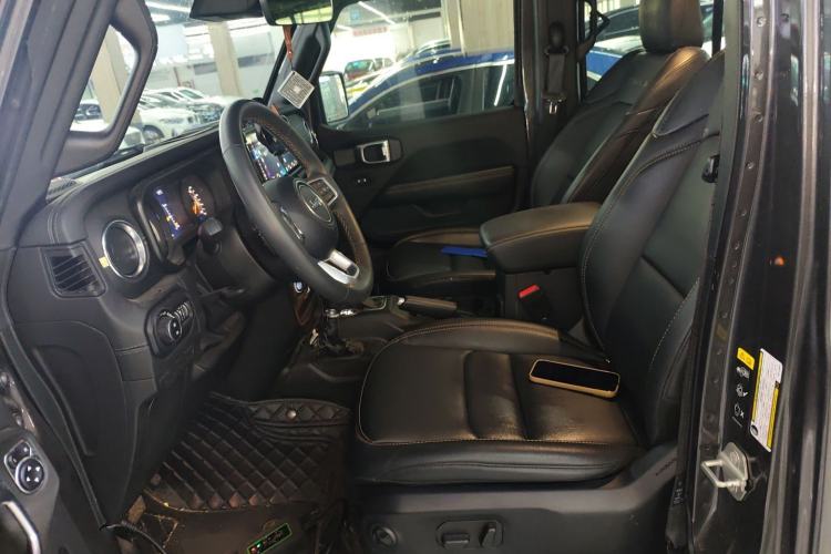 Used Jeep Wrangler 2024 2.0T Sahara Four-Door Edition Left Front Seat