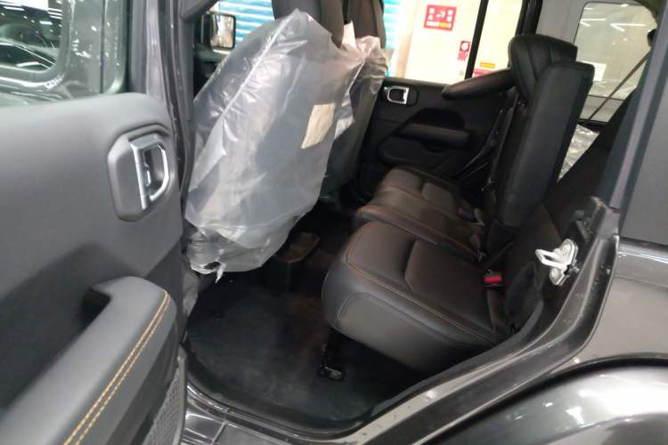 Used Jeep Wrangler 2024 2.0T Sahara Four-Door Edition Left Rear Seat