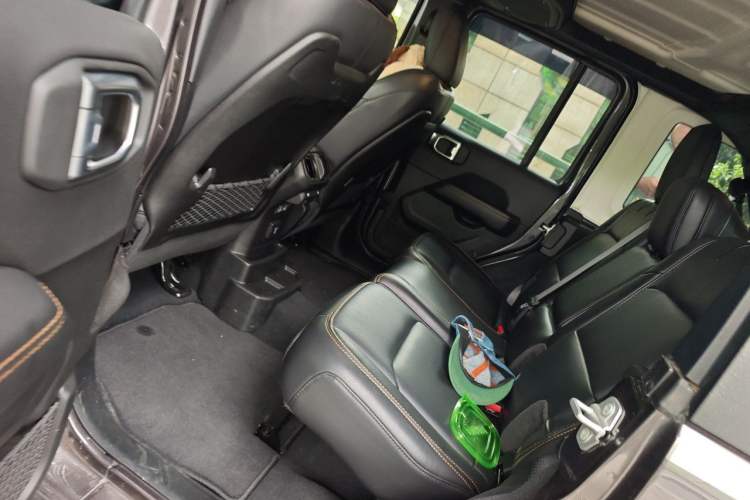Used Jeep Wrangler 2024 2.0T Sahara Four-Door Edition Left Rear Seat