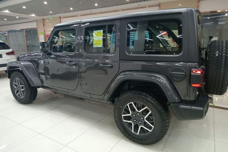 Used Jeep Wrangler 2024 2.0T Sahara Four-Door Edition Left Side