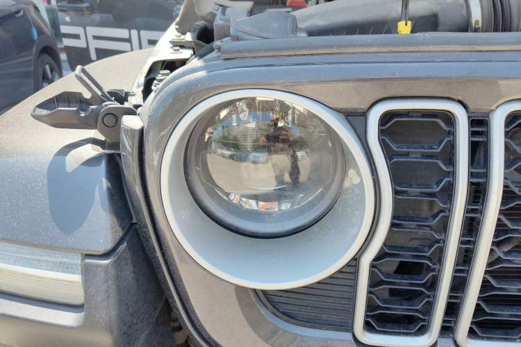 Used Jeep Wrangler 2024 2.0T Sahara Four-Door Edition Right Front Headlight