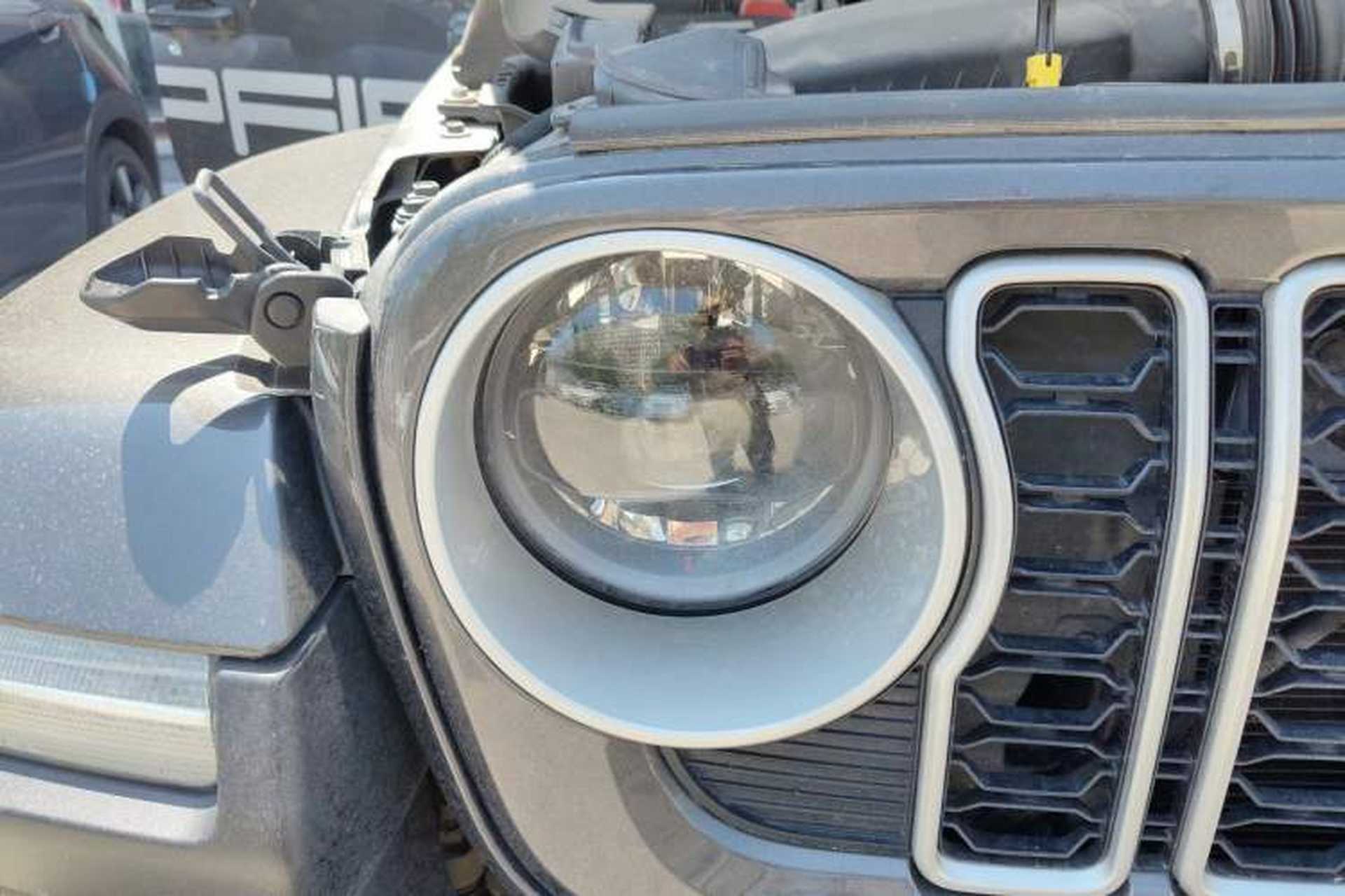 Used Jeep Wrangler 2024 2.0T Sahara Four-Door Edition Right Front Headlight