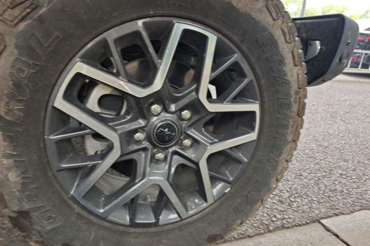 Used Jeep Wrangler 2024 2.0T Sahara Four-Door Edition Right Front Wheel Hub