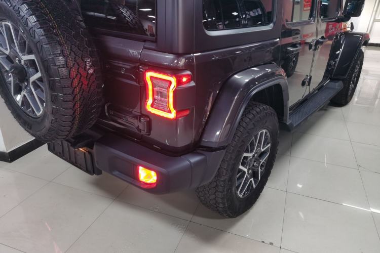 Used Jeep Wrangler 2024 2.0T Sahara Four-Door Edition Right Rear Taillight