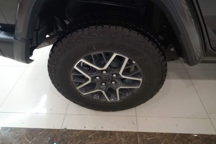Used Jeep Wrangler 2024 2.0T Sahara Four-Door Edition Right Rear Wheel Hub