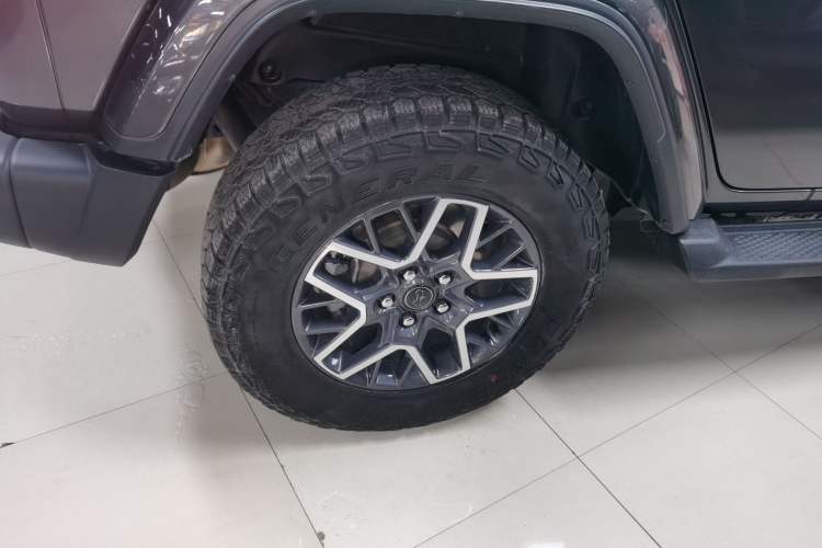 Used Jeep Wrangler 2024 2.0T Sahara Four-Door Edition Right Rear Wheel Hub