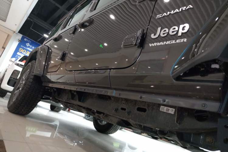 Used Jeep Wrangler 2024 2.0T Sahara Four-Door Edition Right Side Sill