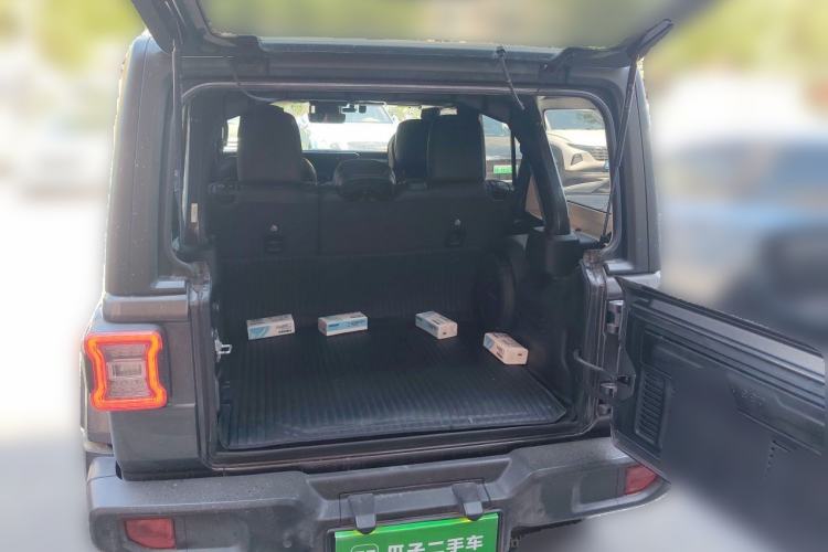 Used Jeep Wrangler 2024 2.0T Sahara Four-Door Edition Trunk
