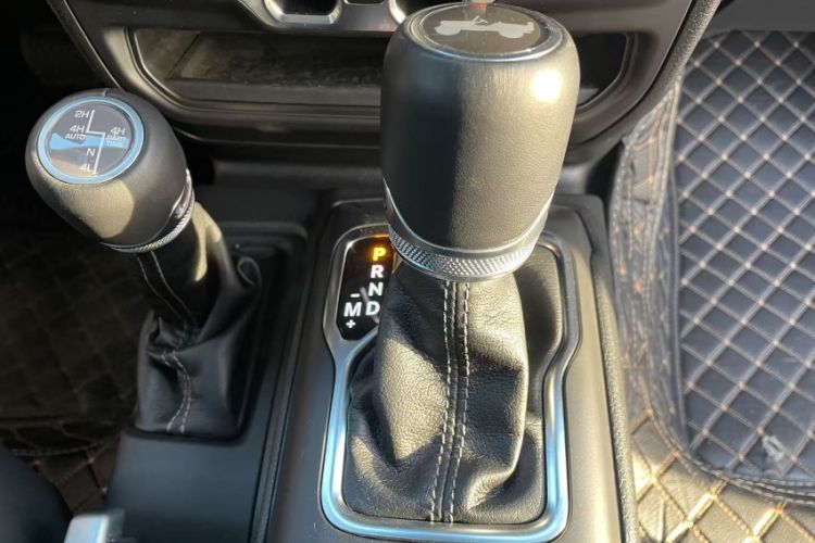 Used Jeep Wrangler 2024 2.0T Sahara Four-Door Edition Gear Lever