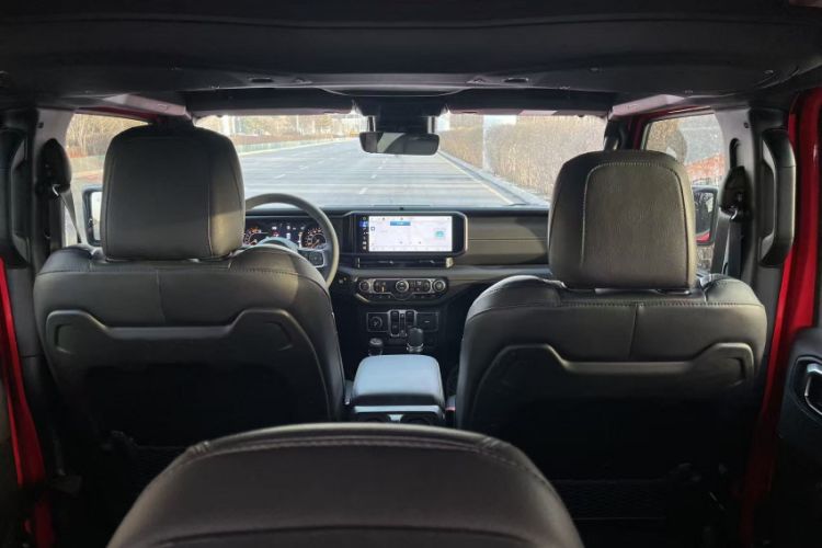 Used Jeep Wrangler 2024 2.0T Sahara Four-Door Edition Interior 10