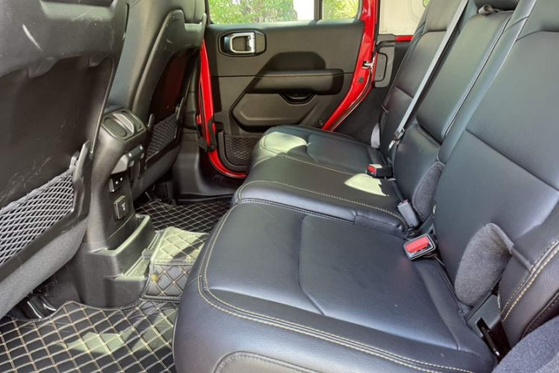 Used Jeep Wrangler 2024 2.0T Sahara Four-Door Edition Interior 15