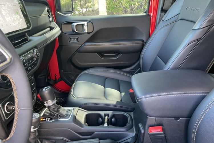 Used Jeep Wrangler 2024 2.0T Sahara Four-Door Edition Interior 2