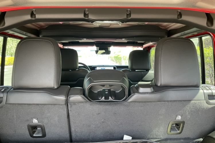 Used Jeep Wrangler 2024 2.0T Sahara Four-Door Edition Interior 6