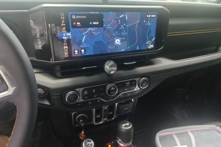 Used Jeep Wrangler 2024 2.0T Sahara Four-Door Edition Audio And AC Panel