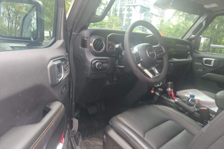 Used Jeep Wrangler 2024 2.0T Sahara Four-Door Edition Driver Seat