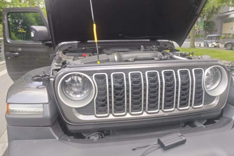 Used Jeep Wrangler 2024 2.0T Sahara Four-Door Edition Engine Bay Right