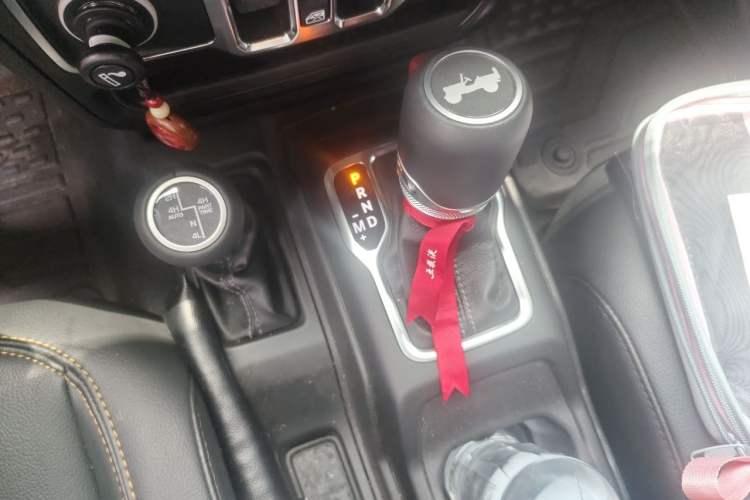 Used Jeep Wrangler 2024 2.0T Sahara Four-Door Edition Gear Lever
