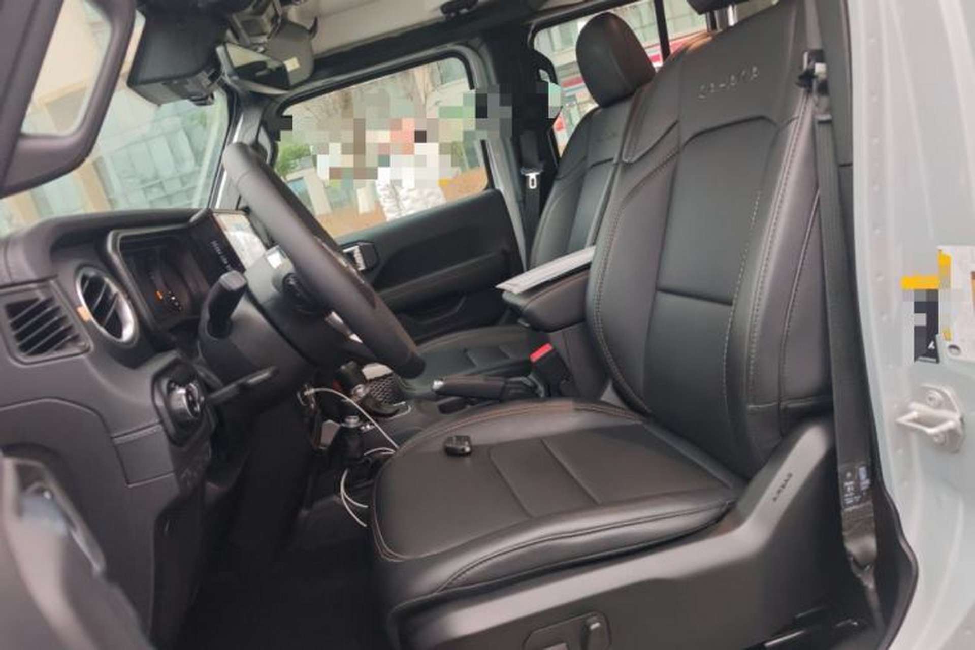 Used Jeep Wrangler 2024 2.0T Sahara Four-Door Edition Left Front Seat