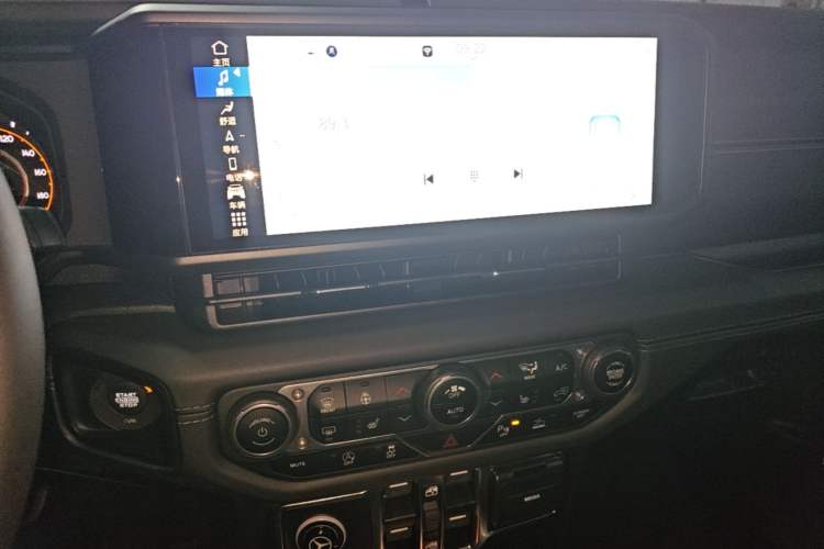Used Jeep Wrangler 2024 2.0T Sahara Four-Door Edition Audio And AC Panel