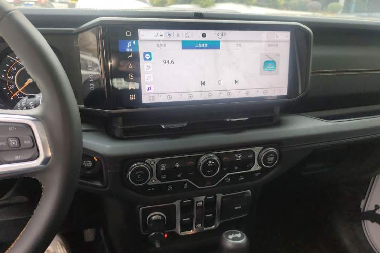 Used Jeep Wrangler 2024 2.0T Sahara Four-Door Edition Audio And AC Panel