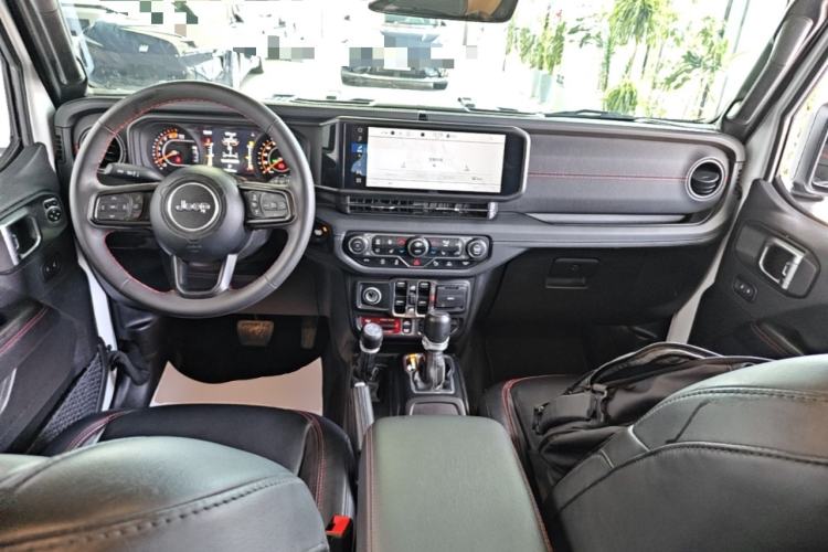 Used Jeep Wrangler 2024 2.0T Robin Hood Four-Door Edition Center Console