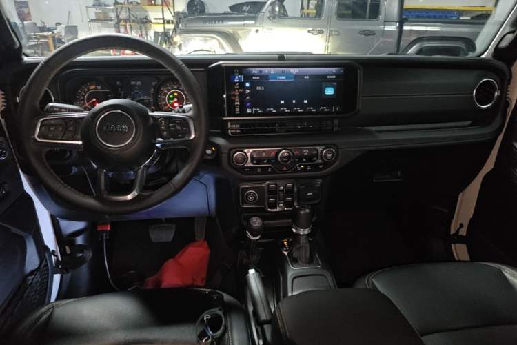 Used Jeep Wrangler 2024 2.0T Sahara Four-Door Edition Center Console