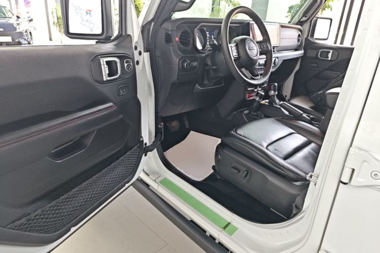 Used Jeep Wrangler 2024 2.0T Robin Hood Four-Door Edition Driver Seat
