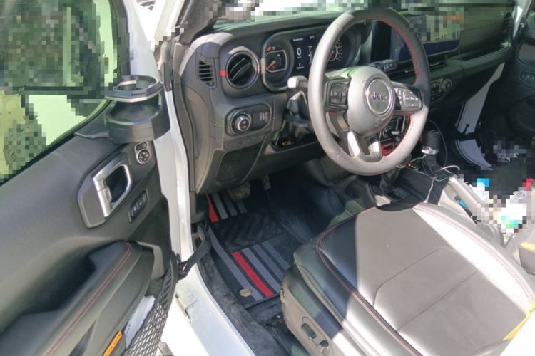 Used Jeep Wrangler 2024 2.0T Robin Hood Four-Door Edition Driver Seat